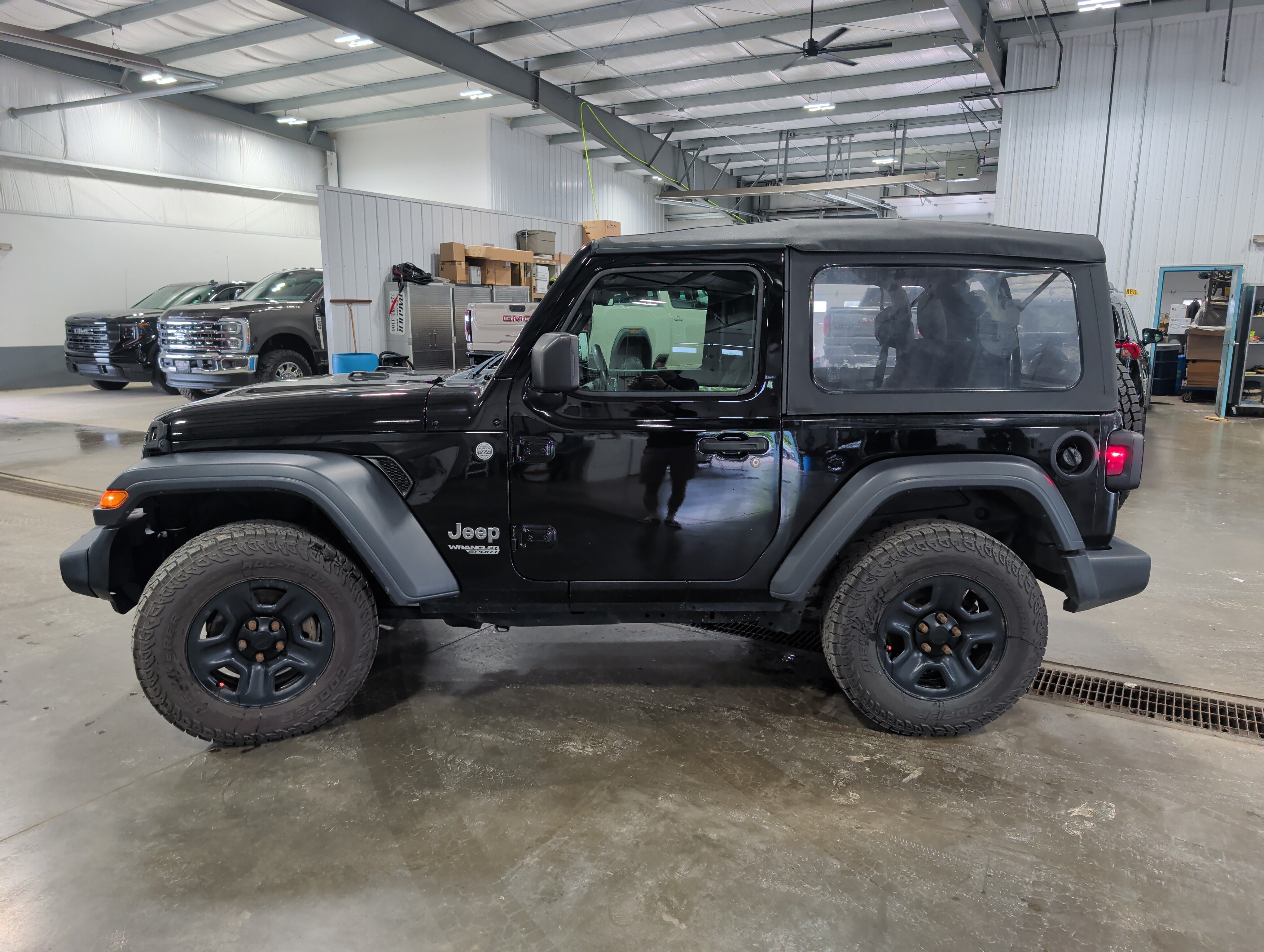 Used 2020 Jeep Wrangler Sport AWD/4WD image 5