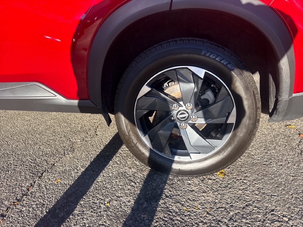 Used 2025 Nissan Rogue SV AWD/4WD image 8