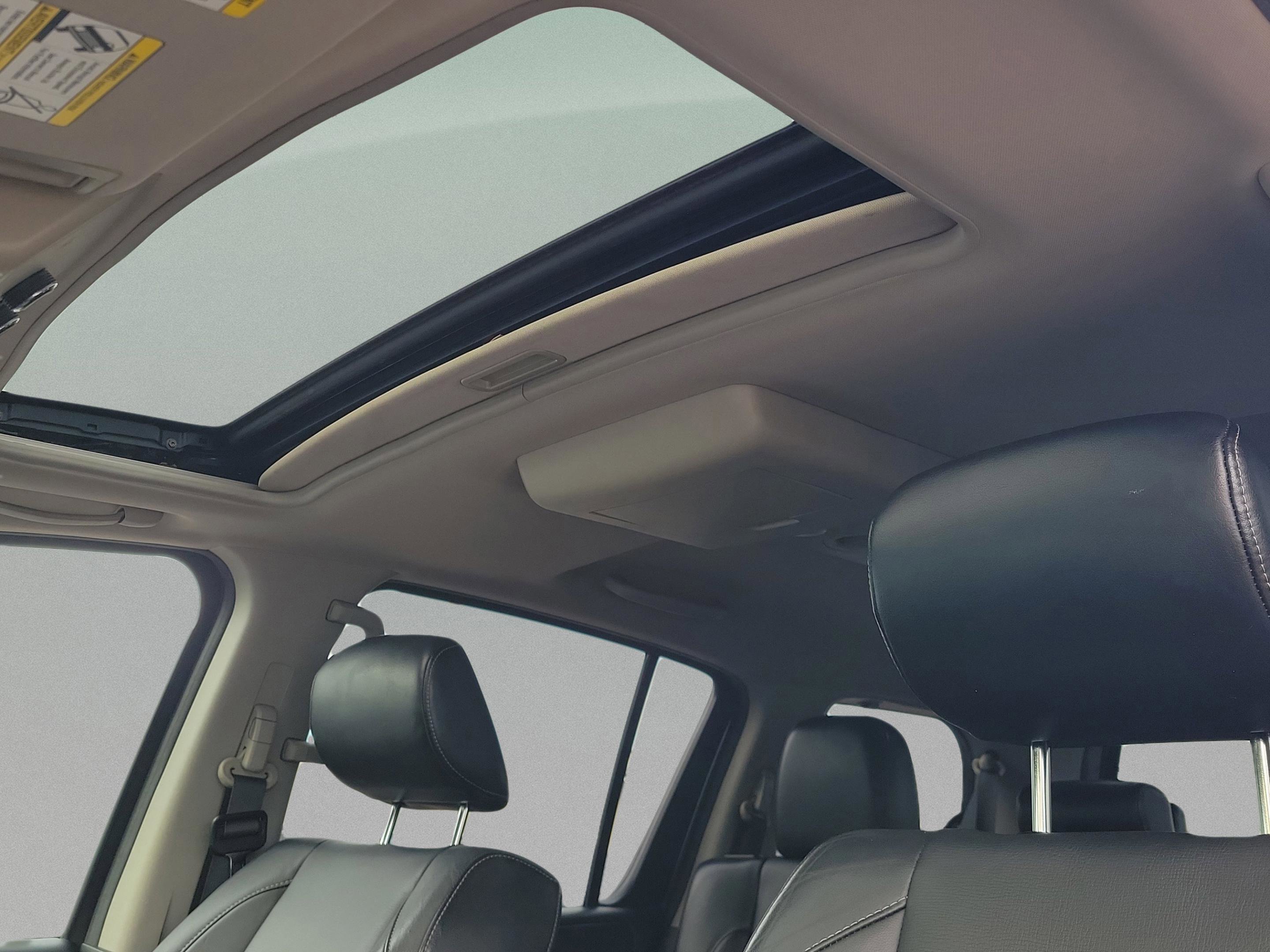 Used 2012 Nissan Armada Platinum image 27