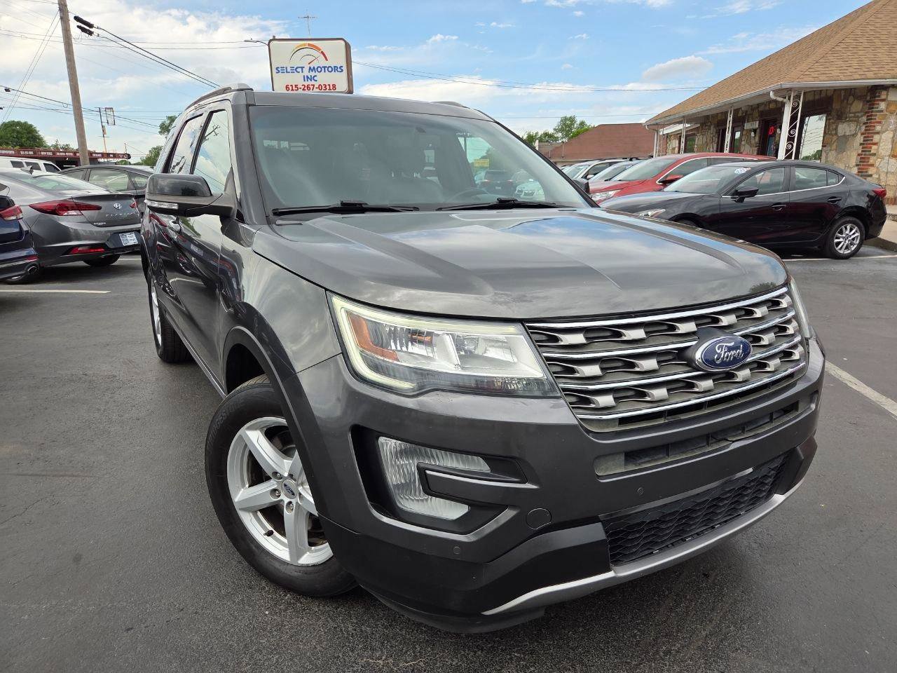 Used 2017 Ford Explorer XLT w/ Equipment Group 202A image 7