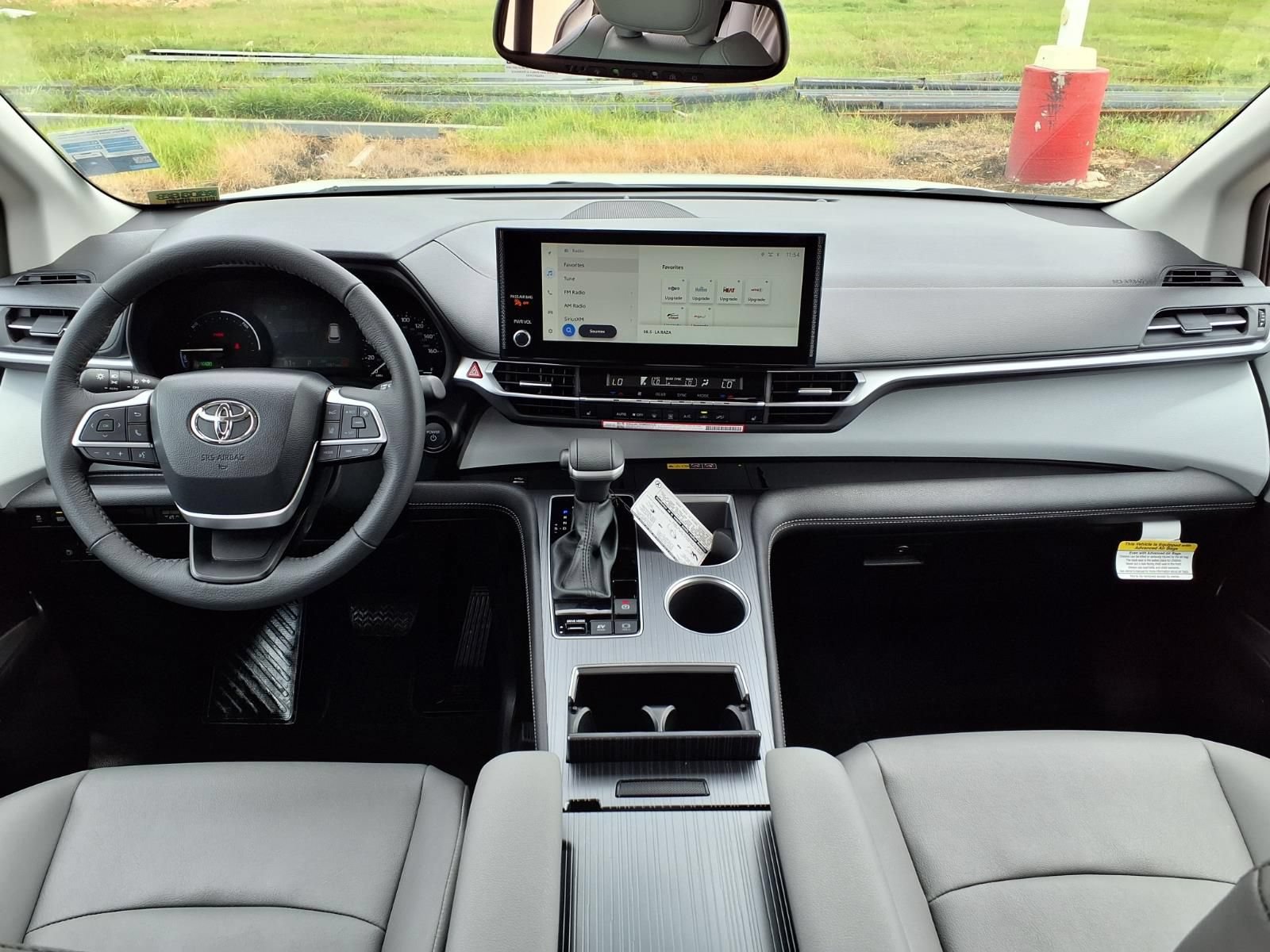Certified 2026 Toyota Sienna XLE FWD image 10