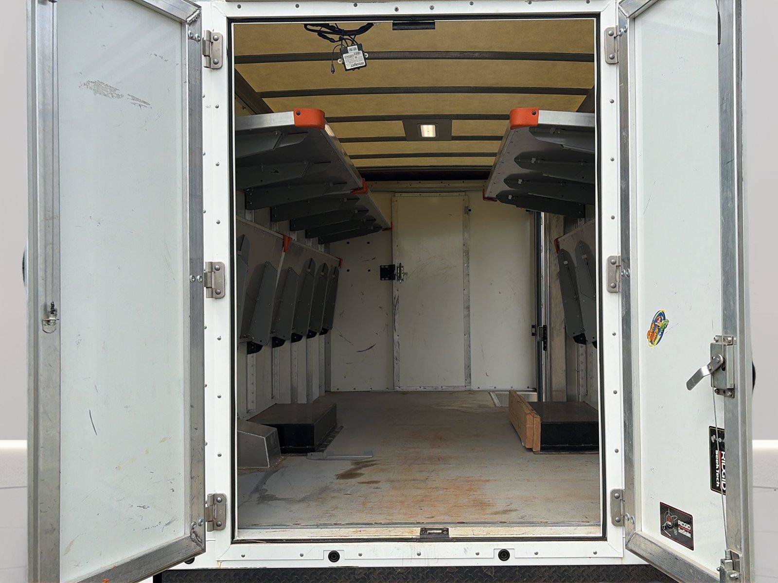 Certified 2022 Ford E-350 and Econoline 350 Super Duty RWD image 9