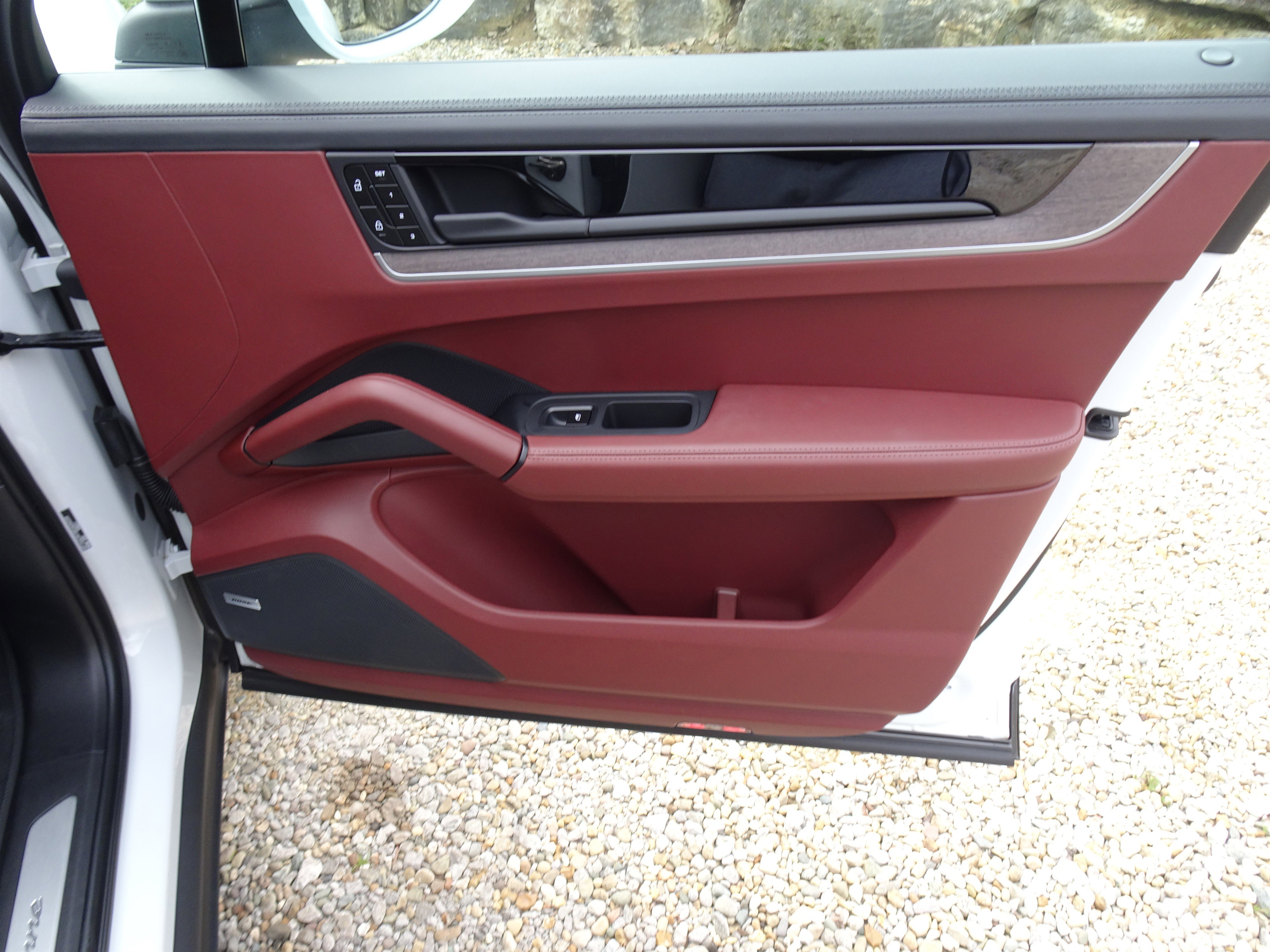 Used 2024 Porsche Cayenne image 26