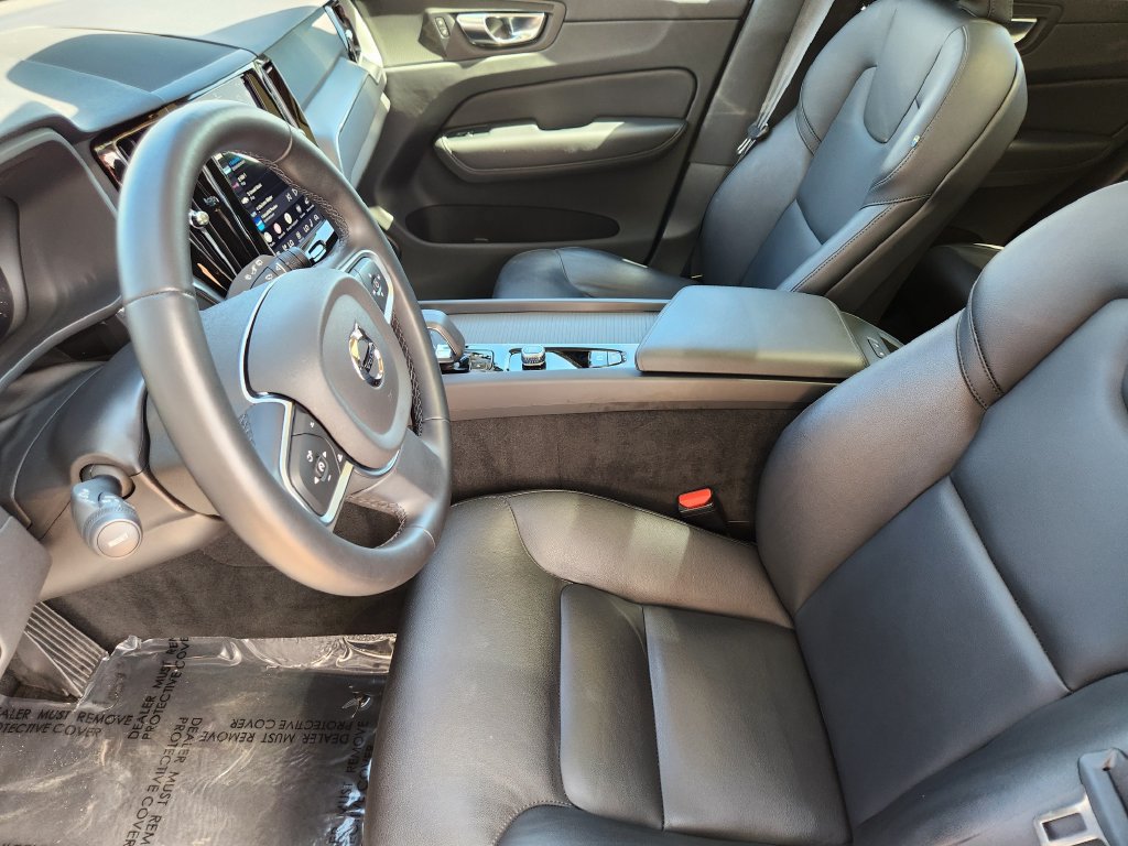 Used 2025 Volvo XC60 B5 Core AWD/4WD image 4