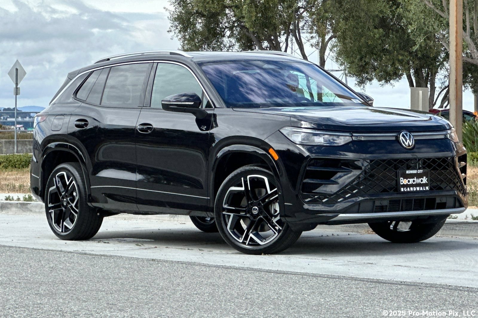 New 2026 Volkswagen Tiguan SEL R-Line