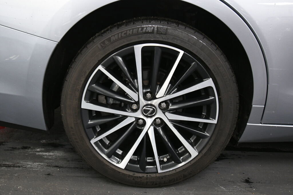 Used 2024 Lexus ES 350 w/ Premium Package image 31
