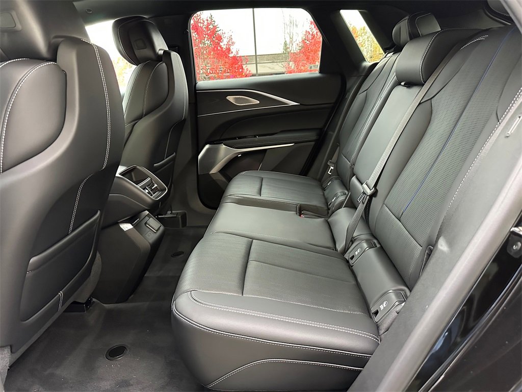 Used 2025 Cadillac Lyriq Sport image 15