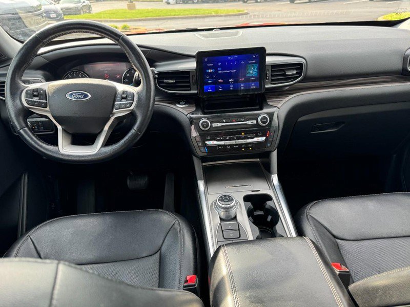Used 2021 Ford Explorer Limited w/ Equipment Group 301A AWD/4WD image 12
