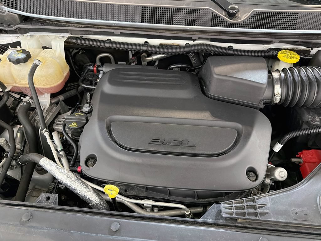 Used 2019 Chrysler Pacifica Limited w/ S Appearance Package FWD image 31
