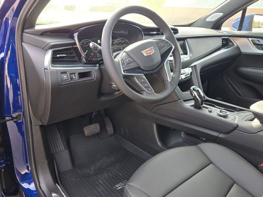 New 2025 Cadillac XT5 Premium Luxury w/ LPO, Floor Liner Package FWD image 24