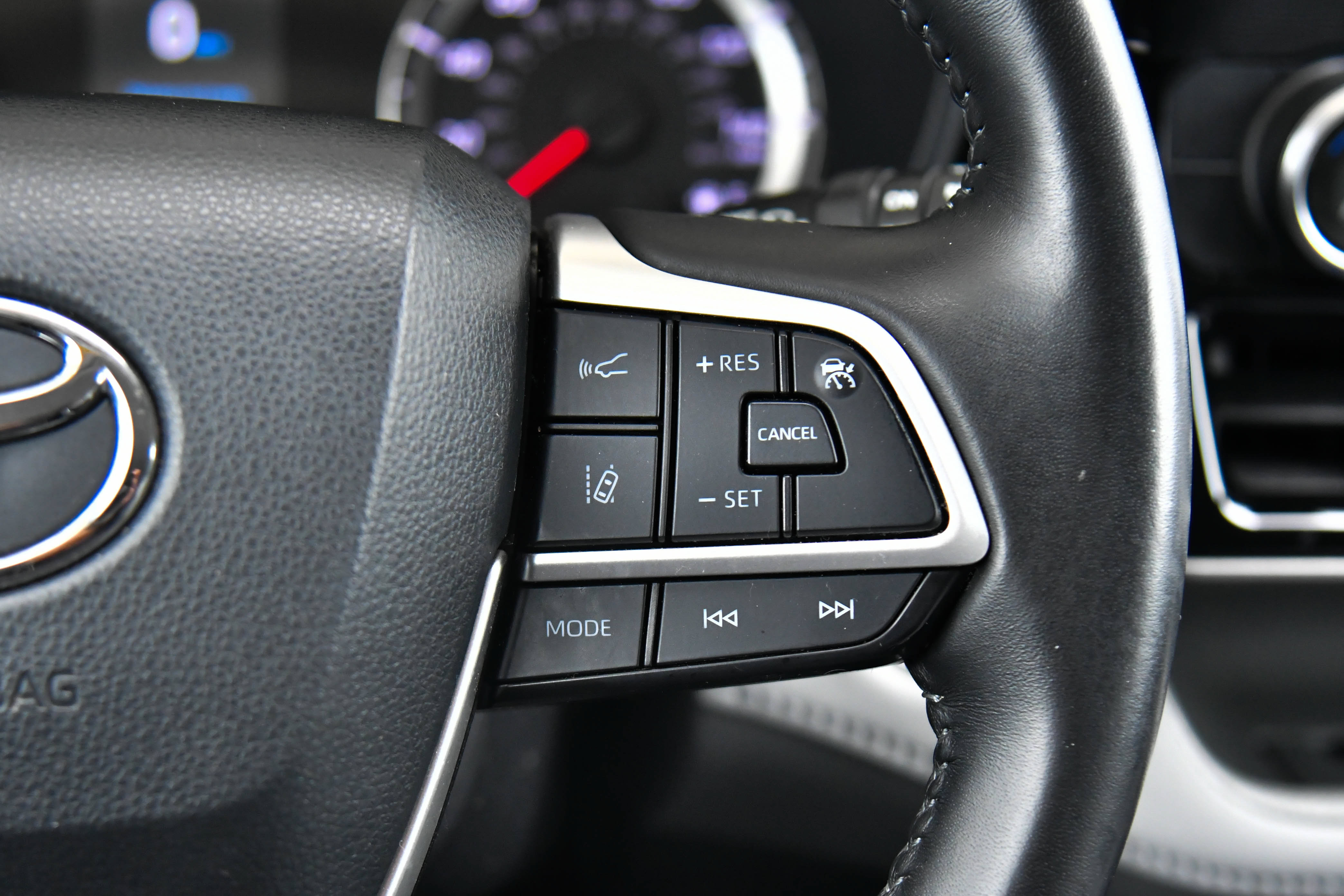 Used 2022 Toyota Highlander LE AWD/4WD image 29