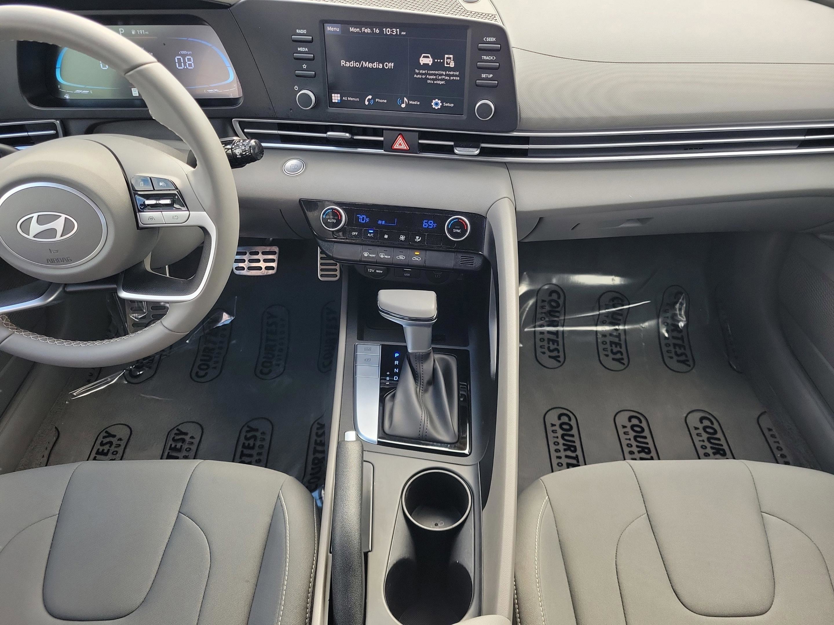 Certified 2025 Hyundai Elantra Sport image 16