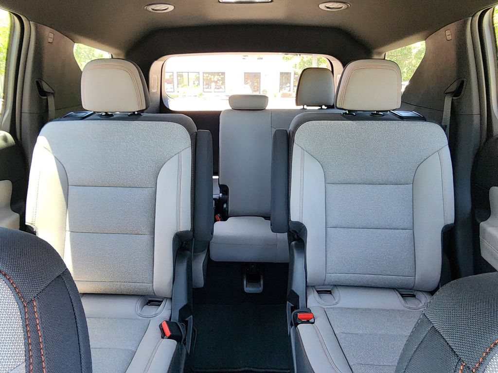 New 2025 Chevrolet Traverse LT FWD image 18