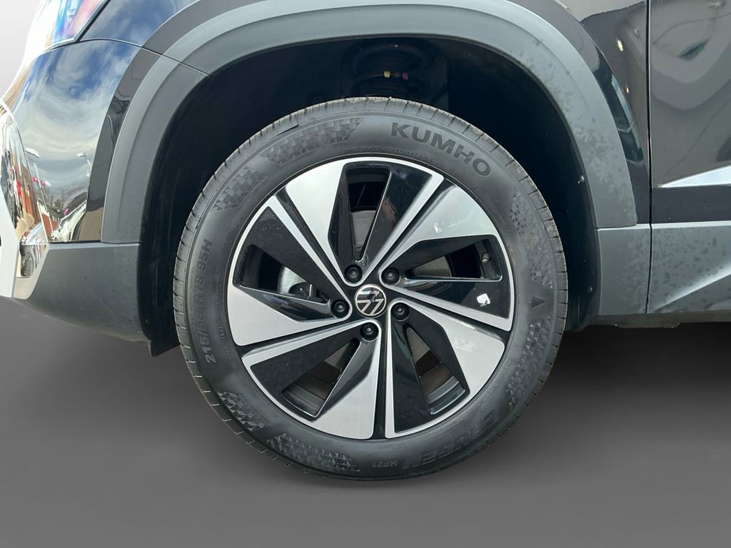 Used 2025 Volkswagen Taos SE w/ Panoramic Sunroof Package image 14