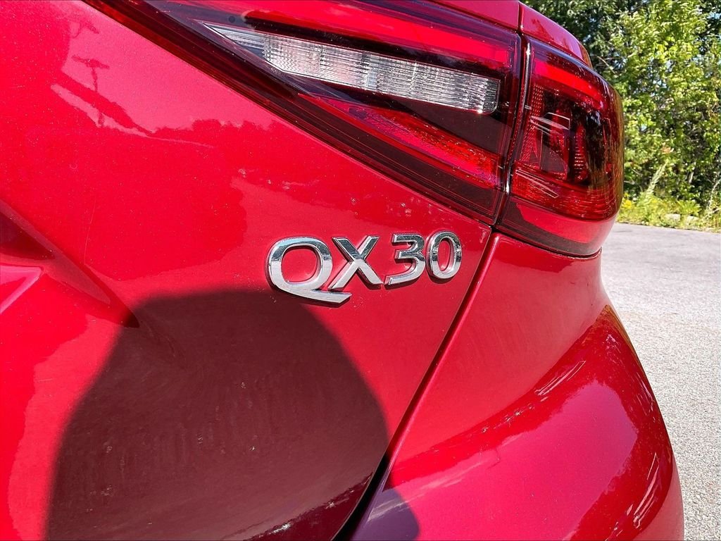 Used 2017 INFINITI QX30 Premium AWD/4WD image 27