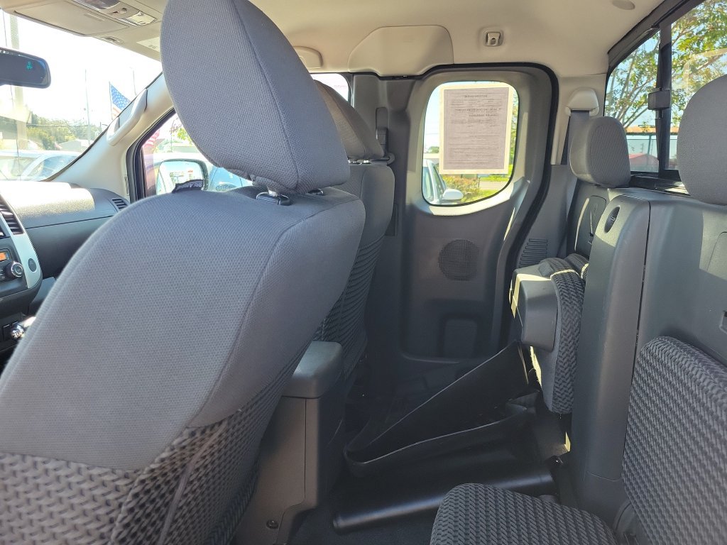 Used 2017 Nissan Frontier SV w/ SV Value Truck Package AWD/4WD image 7