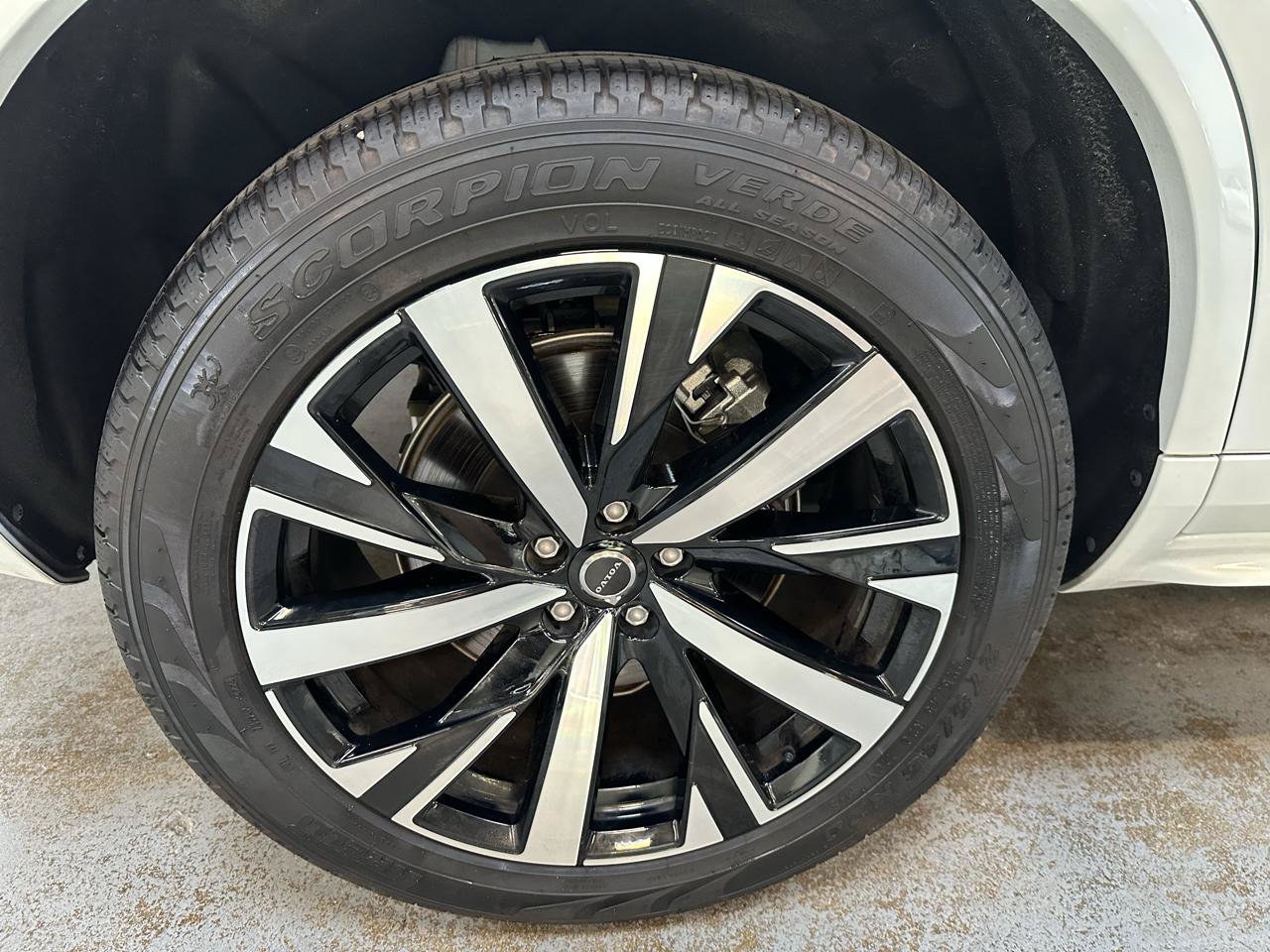 Used 2025 Volvo XC90 B6 Core w/ Protection Package AWD/4WD image 26