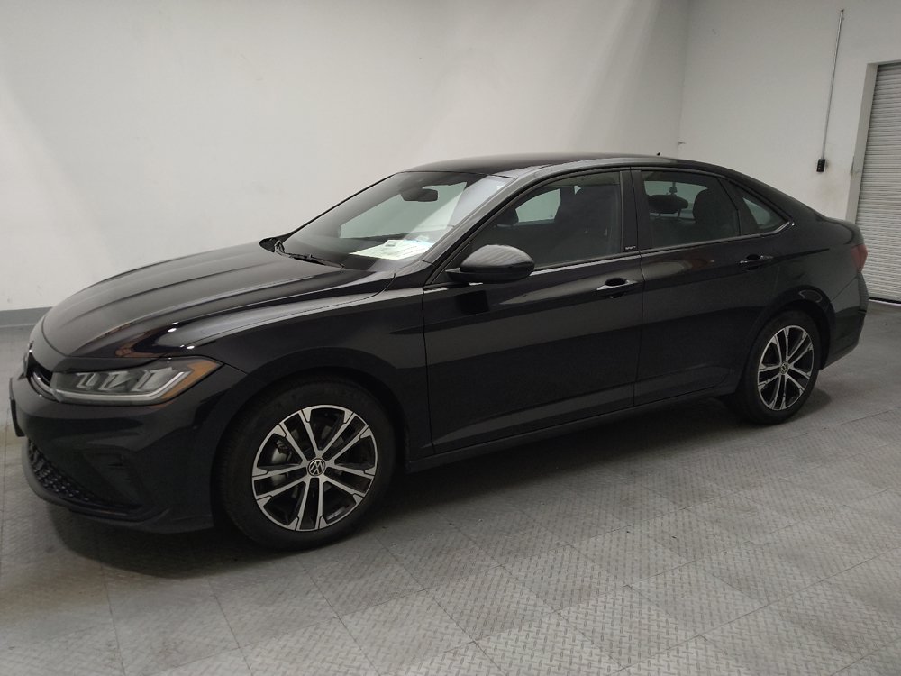 Used 2025 Volkswagen Jetta Sport FWD image 2