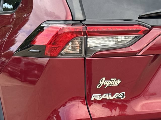 Used 2020 Toyota RAV4 XLE Premium FWD image 7