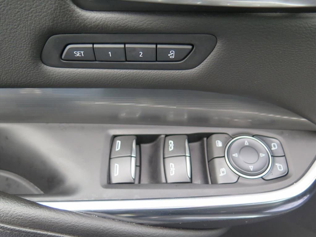 Used 2025 Cadillac XT4 Premium Luxury image 10