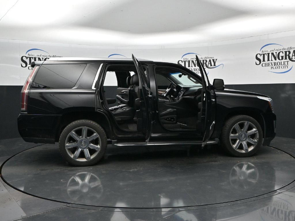 Used 2017 Cadillac Escalade Luxury AWD/4WD image 36