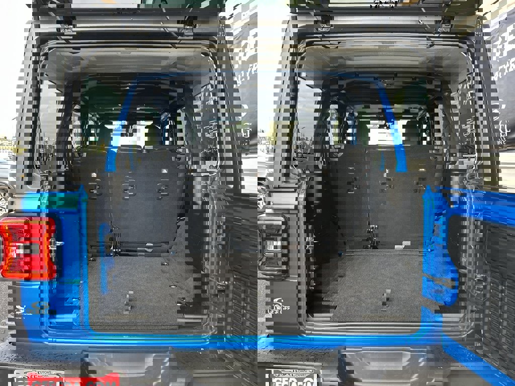 Used 2025 Jeep Wrangler Unlimited Rubicon image 16