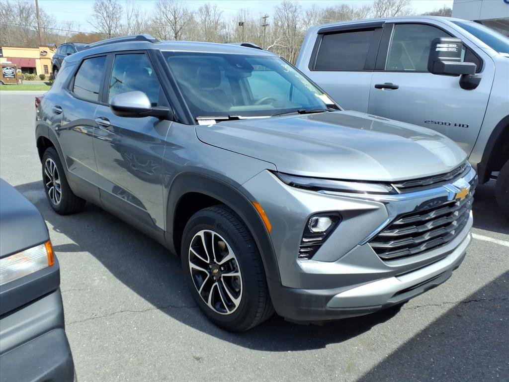 Used 2025 Chevrolet TrailBlazer LT image 3