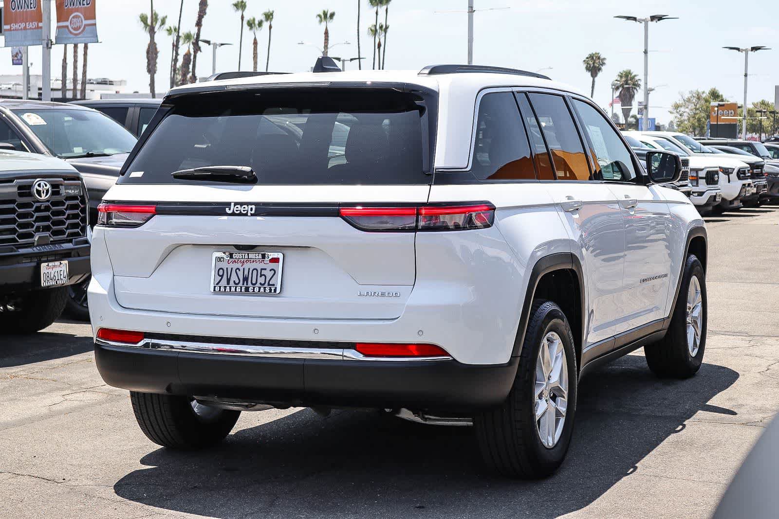 Used 2025 Jeep Grand Cherokee Laredo X RWD image 4