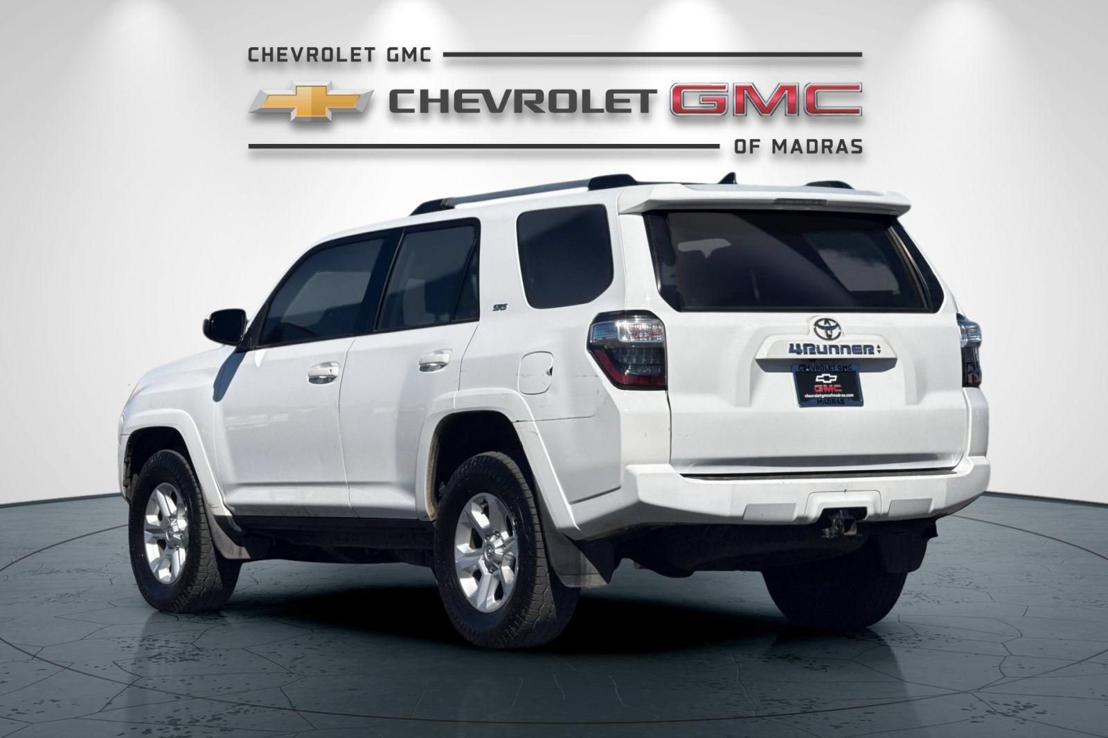Used 2024 Toyota 4Runner SR5 AWD/4WD image 5