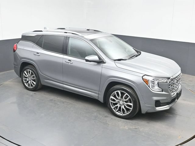Used 2023 GMC Terrain Denali w/ Denali Premium Package AWD/4WD image 1