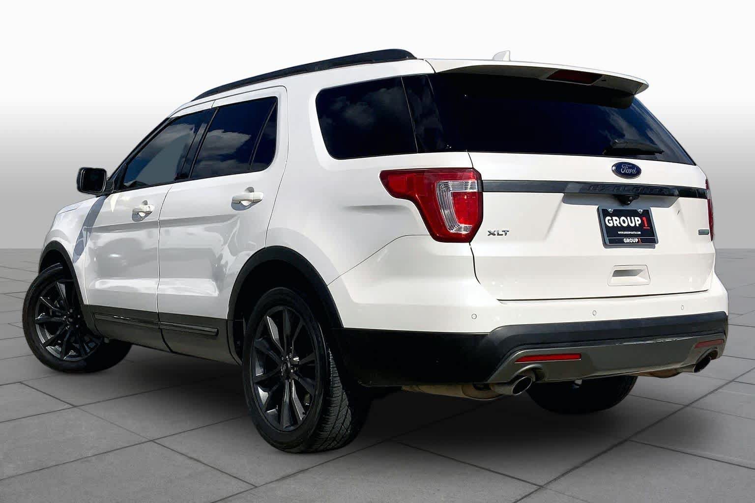 Used 2017 Ford Explorer XLT w/ Equipment Group 202A FWD image 12
