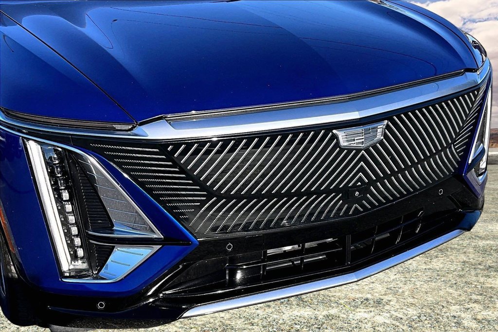 Certified 2024 Cadillac Lyriq Luxury RWD image 31