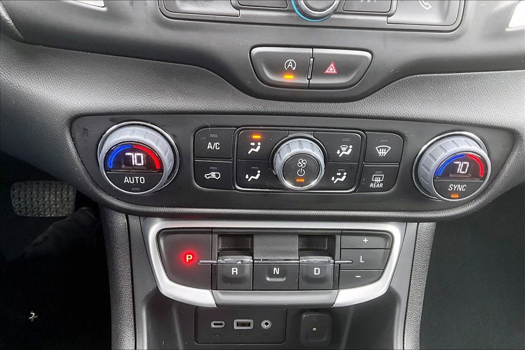 Used 2024 GMC Terrain SLE w/ Driver Convenience Package image 32