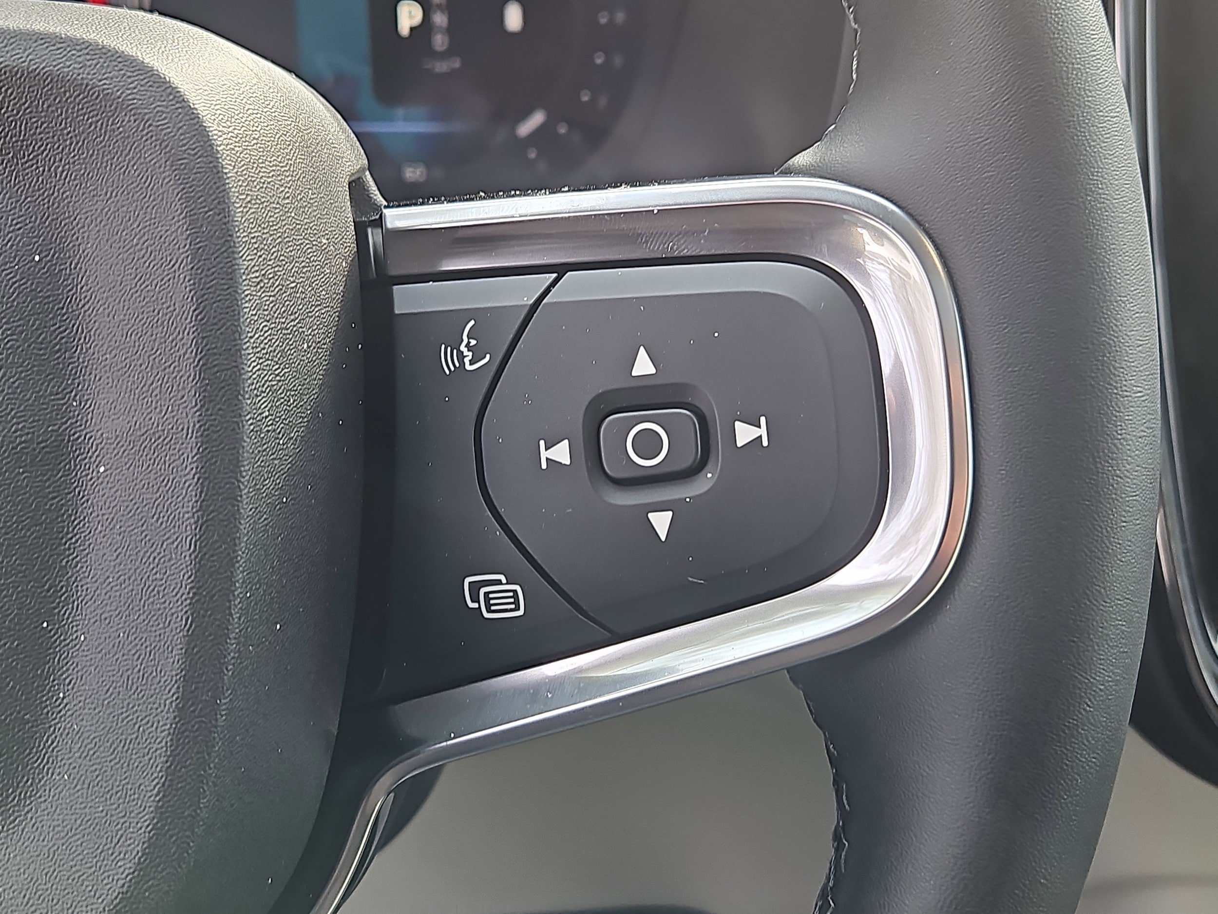 New 2026 Volvo XC40 B5 Plus w/ Protection Package Premier AWD/4WD image 18