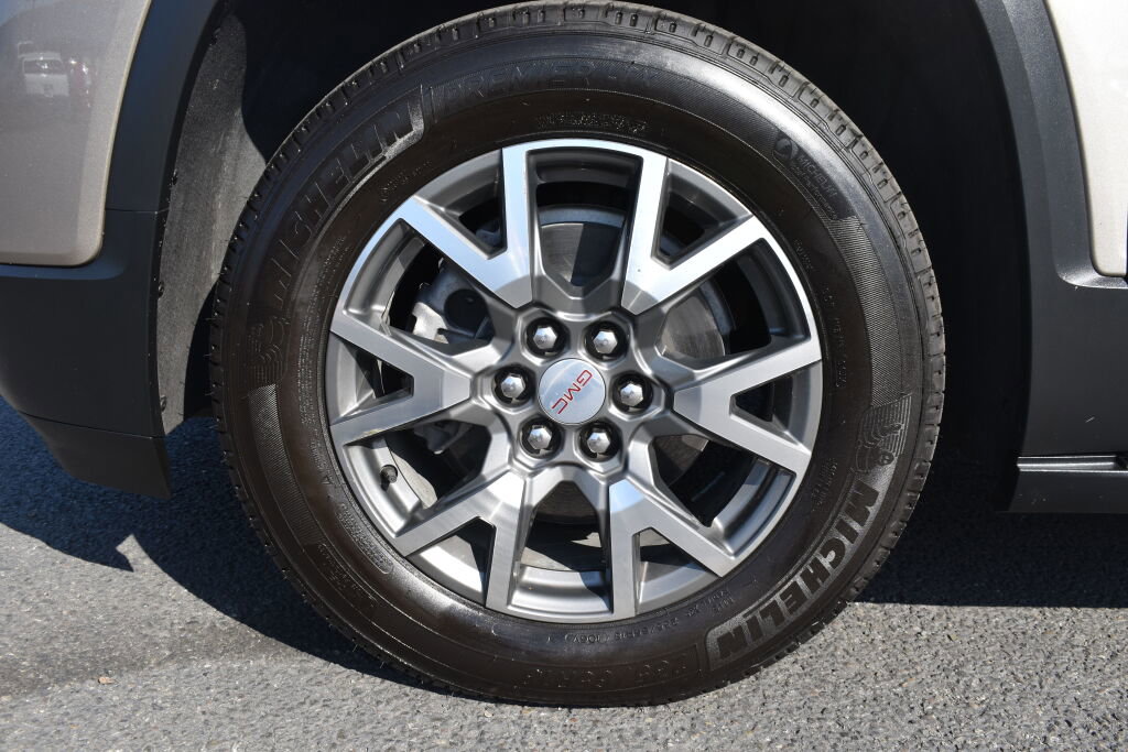 Used 2023 GMC Acadia SLE w/ Driver Convenience Package image 13