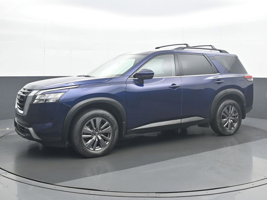Used 2024 Nissan Pathfinder SV image 2
