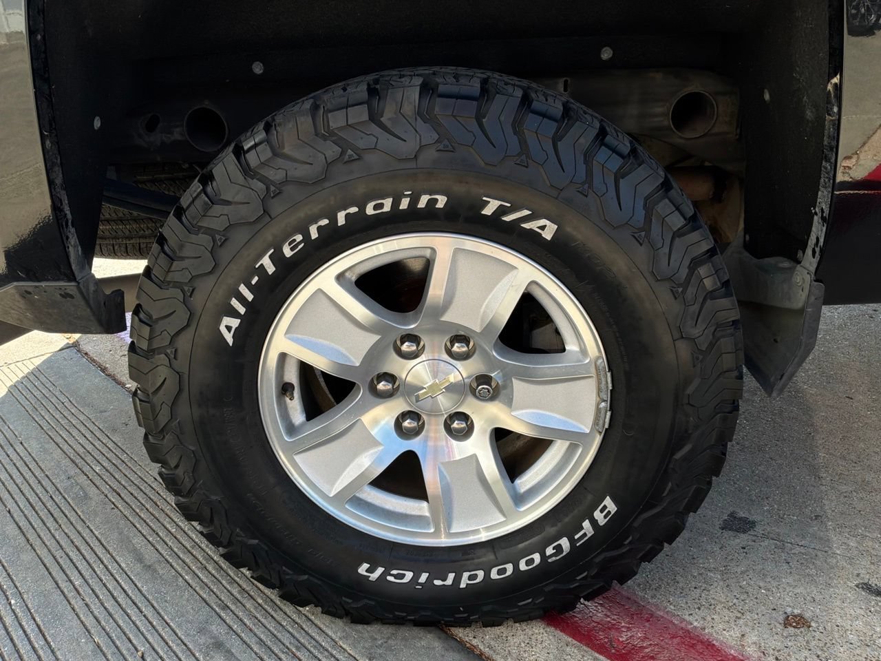 Used 2018 Chevrolet Silverado 1500 LT w/ All Star Edition AWD/4WD image 9