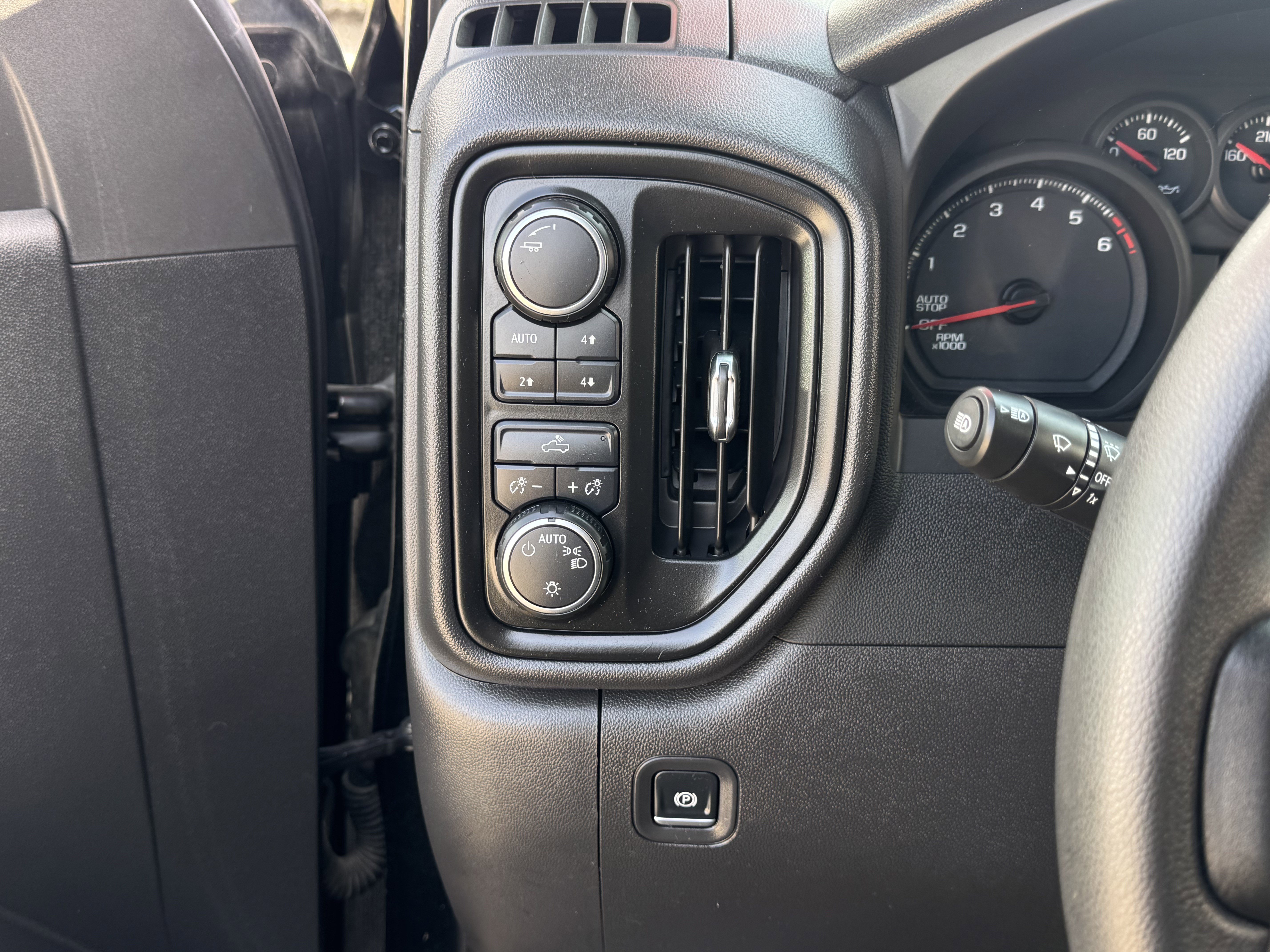 Used 2025 Chevrolet Silverado 1500 Custom Trail Boss w/ LPO, Dark Essentials Package image 26