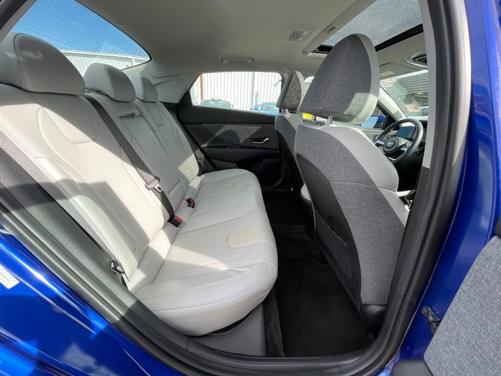 Used 2023 Hyundai Elantra Limited image 23