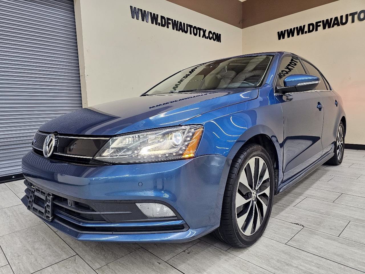 Used 2015 Volkswagen Jetta SEL Premium FWD image 2