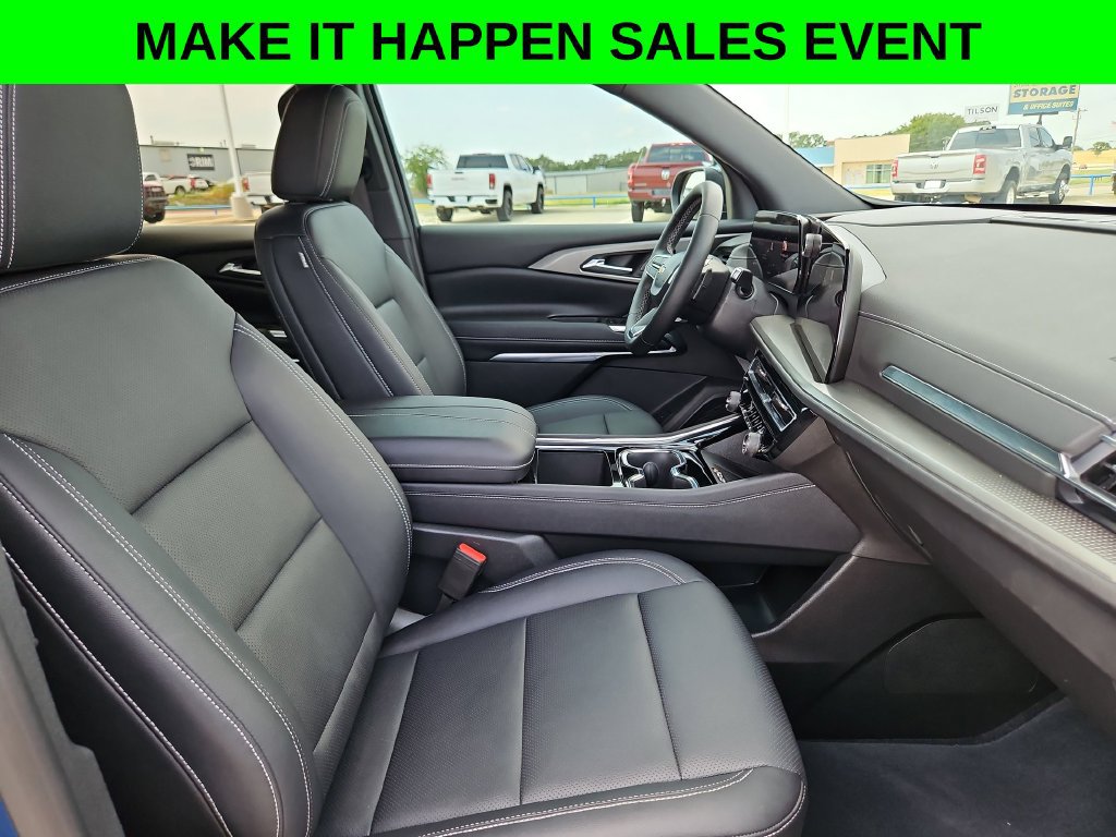 Used 2025 Chevrolet Traverse LT w/ Driver Confidence Package FWD image 28