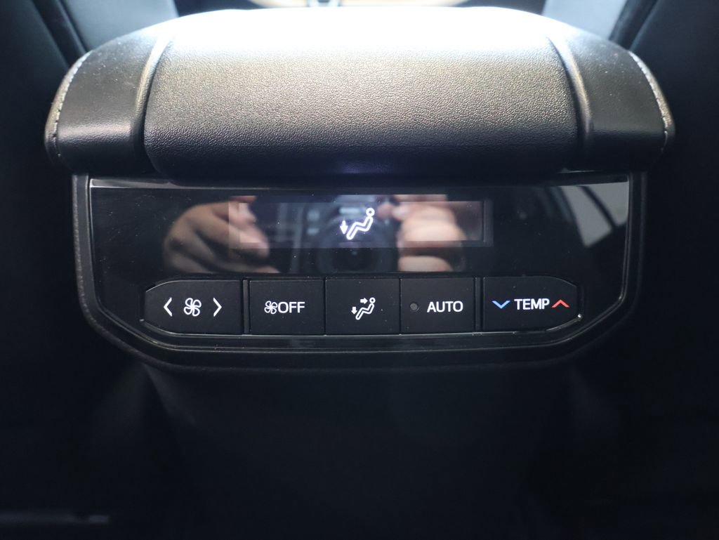 Used 2024 Toyota Highlander XLE AWD/4WD image 27