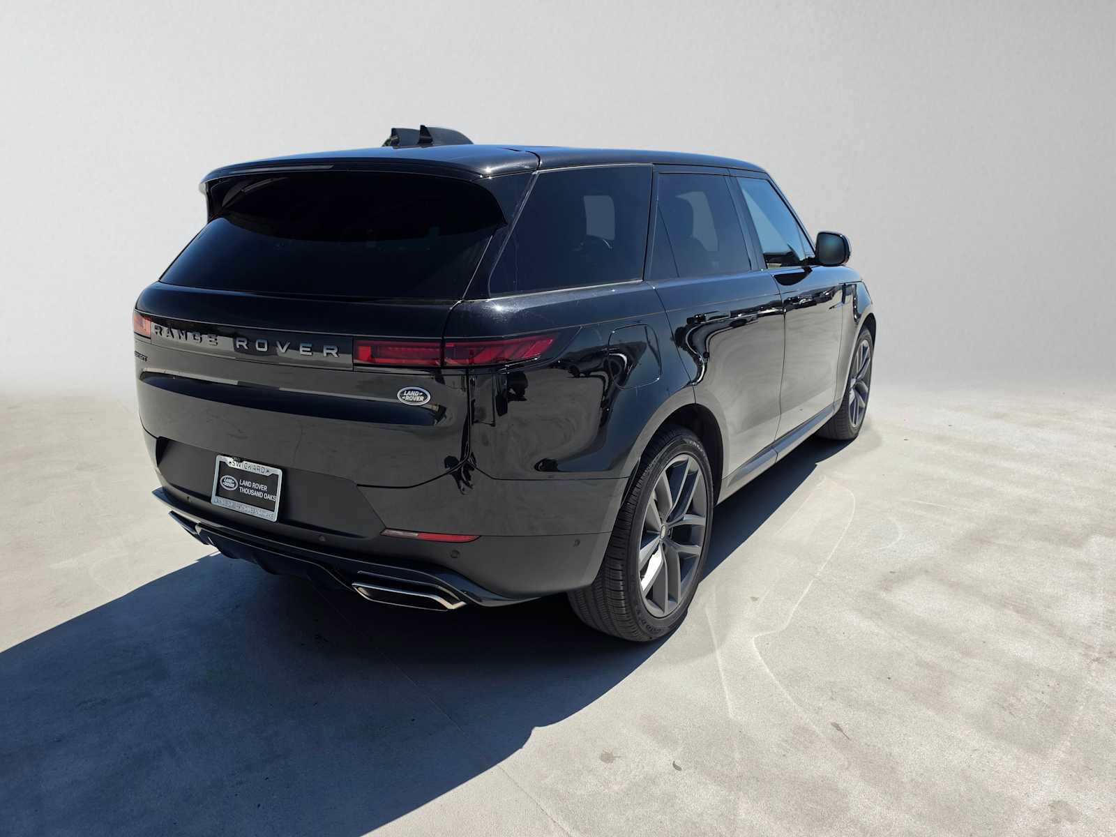Used 2023 Land Rover Range Rover Sport SE AWD/4WD image 5