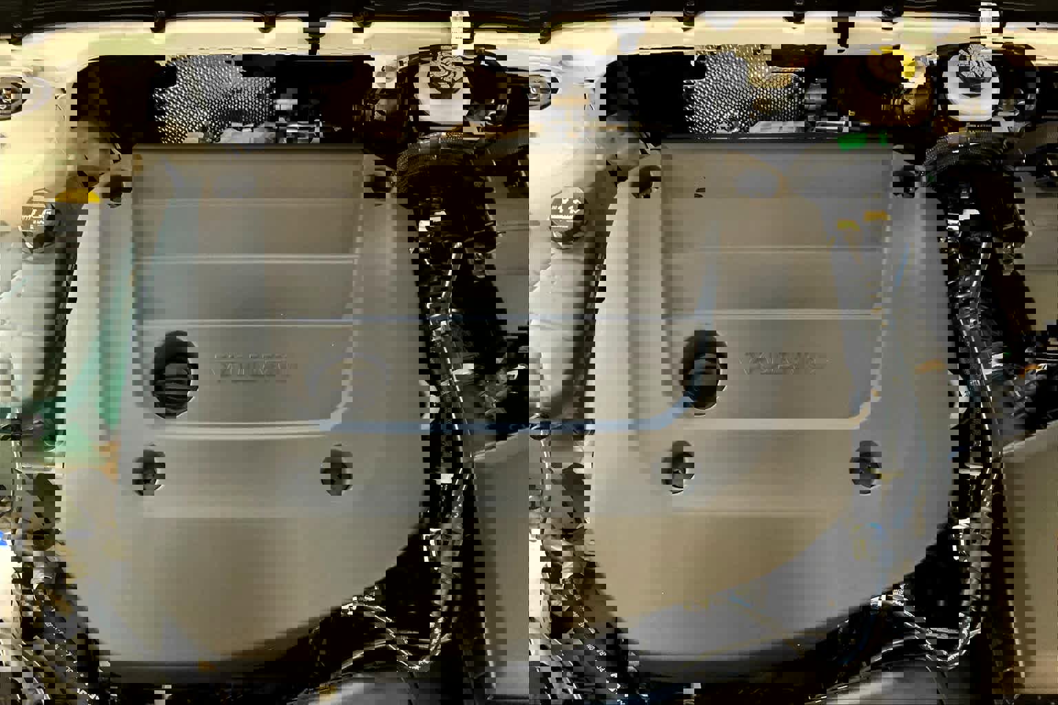 New 2025 Volvo XC40 B5 Ultra w/ Protection Package Premier image 15