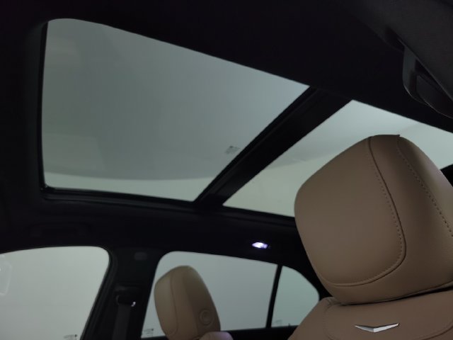 Used 2024 Cadillac XT4 Luxury w/ Cold Weather Package FWD image 20