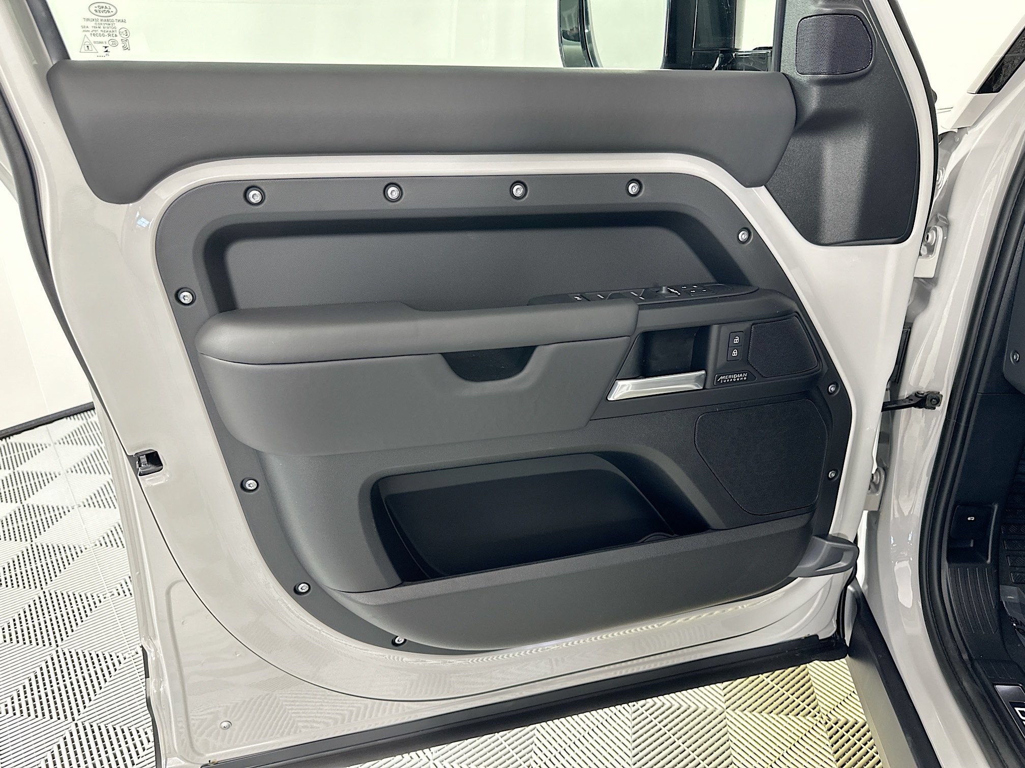New 2026 Land Rover Defender 130 X-Dynamic SE AWD/4WD image 14