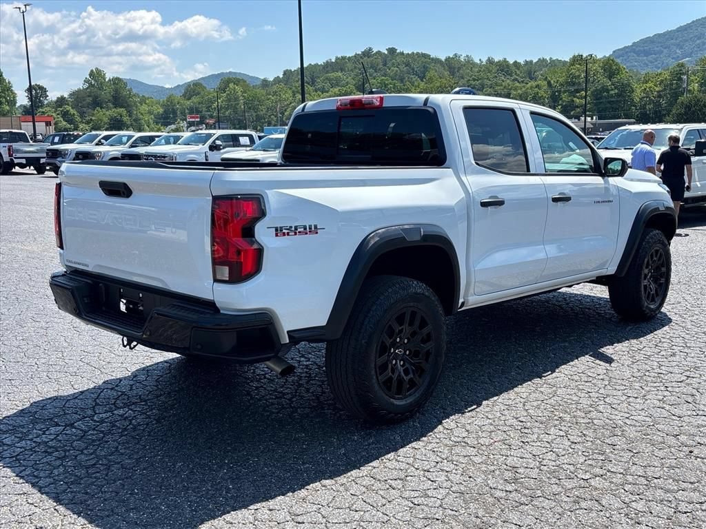 Used 2024 Chevrolet Colorado Trail Boss w/ Technology Package AWD/4WD image 8