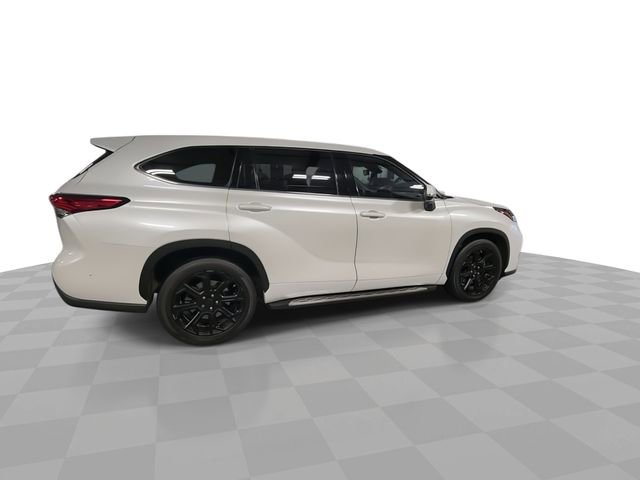 Used 2022 Toyota Highlander L FWD image 9