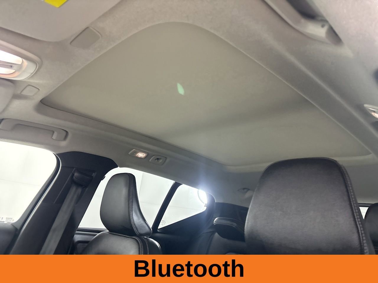 Used 2024 Volvo XC40 B5 Ultimate w/ Protection Package Premier image 10