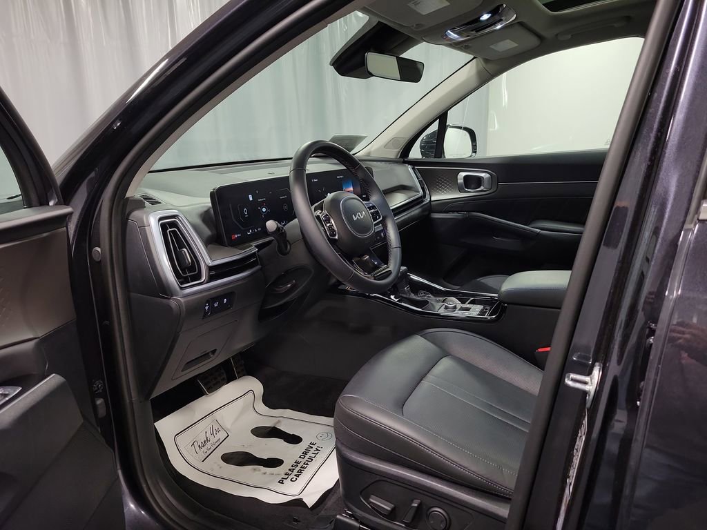 Used 2025 Kia Sorento SX image 12